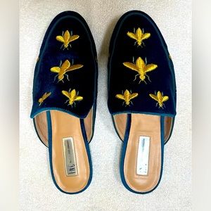 Deep green velvet mules w gold bees, sz 8.5